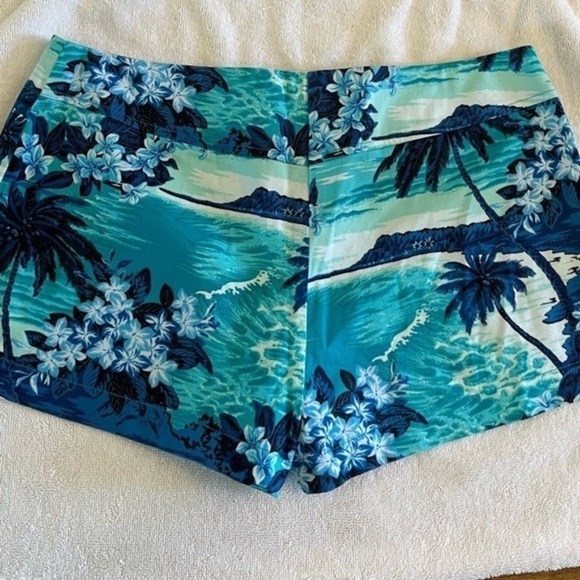 Express shorts beautiful blue design beachy sz 3/4 tropical vacation new cond. - Picture 2 of 4